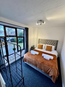 a bedroom with a bed with two towels on it at Archway House in Norwich +21 photos