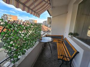 a balcony with a table and chairs and a plant at Comfort Apartment VT in Veliko Tŭrnovo