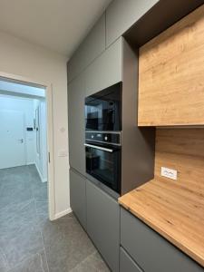 a kitchen with a stove and a microwave at Elite Kasper in Braşov +17 photos