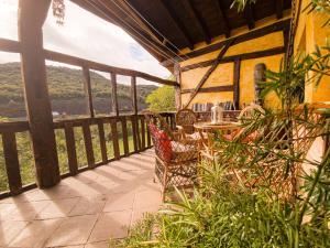 a patio with a table and chairs on a balcony at BIDEARTEAN, Caserío vasco, Recién reformado in Záitegui