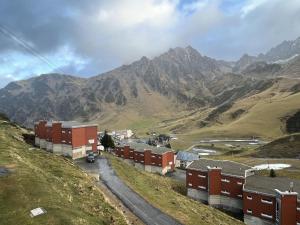 a small town on a hill with mountains in the background at Résidence Bero Bisto - maeva Home - Appartement 2 pièces 6 personnes - Confort MAE-1931 in La Mongie