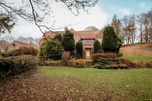 a house with a garden in front of it at Gallows Hill in Scarborough