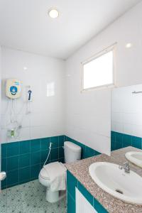 Ванная комната в Khunyuw Hotel