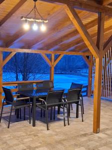 a patio with a table and chairs in a pavilion at Casa Iris Mogoșa in Baia-Sprie