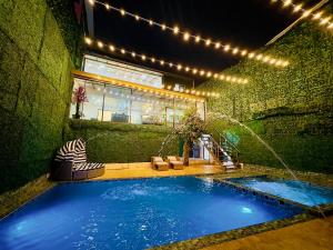 a small swimming pool with lights on a building at Mansion Parque Lleras Poblado Medellin in Medellín