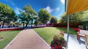 Vonkajšia záhrada v ubytovaní Apartaments Boutique la Torreta del Llac