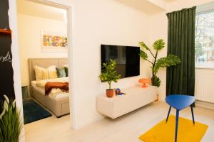 Televízia a/alebo spoločenská miestnosť v ubytovaní Krivoo Apartments I-Private Parking