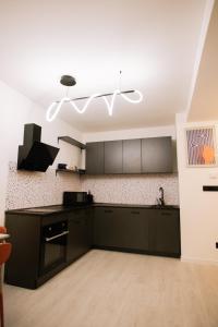 Kuchyňa alebo kuchynka v ubytovaní Krivoo Apartments I-Private Parking + 12 fotografií