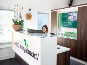 Tetamu yang menginap di Lodge in Netherlands with Furnished Terrace