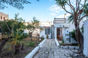 Το κτήριο όπου στεγάζεται  η παραθεριστική κατοικία