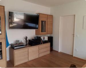 Η κουζίνα ή μικρή κουζίνα στο Tolle Zweizimmer-Wohnung in Rosenheim Süd