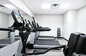 Fitness centrum a/nebo fitness zařízení v ubytování The Gregorian New York City