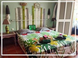 Postel nebo postele na pokoji v ubytování Studio Ti Dô Geo - Anse des Rochers à St François - Guadeloupe