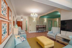 Posezení v ubytování Heliopolis Boutique - 3 BR Apt Centrally located at City Stars