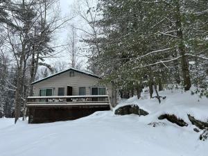 Paddler's Rest Lakeside Cabins and Motel v zimě
