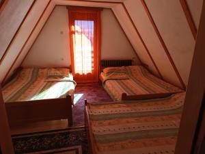 Katil atau katil-katil dalam bilik di Apartmani ( VILA ) Vucko