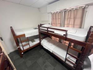 two bunk beds in a room with a window at COACHHOSTEL7 in São Paulo
