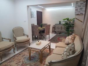 Area tempat duduk di Sphinx square, Mohandessin