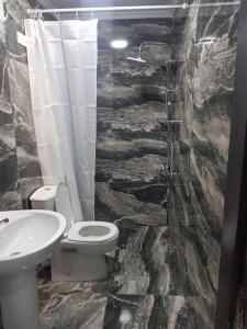 Kamar mandi di Sphinx square, Mohandessin
