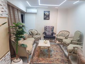 Area tempat duduk di Sphinx square, Mohandessin