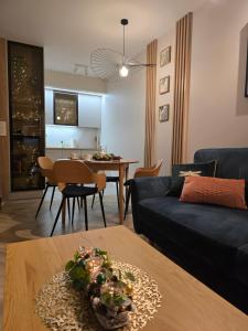 Et opholdsområde på Luksusowy Apartament Cudny Widok z Sauną - KRAS RESORT