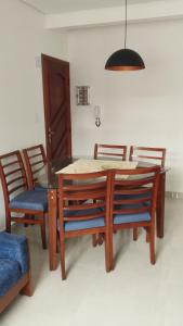 Khu vực ghế ngồi tại 1 dormitório- Boqueirão -Praia Grande- 3 min praia