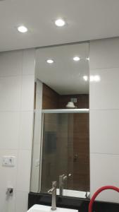 Phòng tắm tại 1 dormitório- Boqueirão -Praia Grande- 3 min praia +8 ảnh