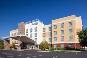 een afbeelding van de voorkant van een hotel bij Fairfield Inn & Suites by Marriott Columbus Dublin in Dublin