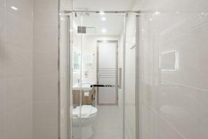 Koupelna v ubytování Kekehyu Business Hotel