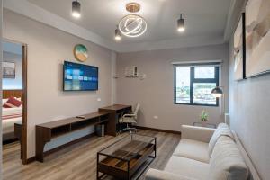 TV a/nebo společenská místnost v ubytování Kekehyu Business Hotel