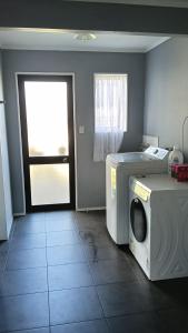 Afbeelding uit fotogalerij van 5 Bedroom Home in Hamilton in Hamilton +16 foto's