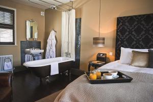 A bathroom at Linden House Stansted 