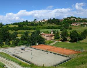 an aerial view of a tennis court in a field at Ca' Villa Club Agriturismo in Gabiano