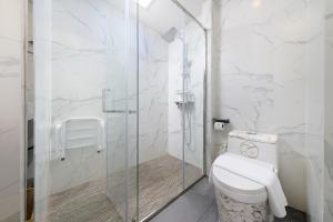 Ванна кімната в Lanna Inthan Resort