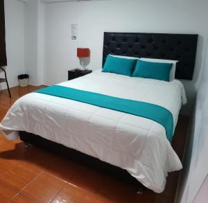 Postel nebo postele na pokoji v ubytování Cusco de mis Sueños Hostal - II