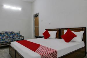 Postel nebo postele na pokoji v ubytování Hotel O R S Guest House