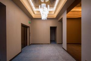Foto dalla galleria di Dequan Luxury Hotel Bird's Nest BranchCoffee, fruits, snacks, a gym and a laundry room are provided for free in the lobby a Pechino