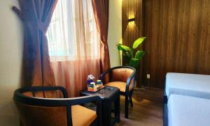 Khu vực ghế ngồi tại Rosa May Hotel