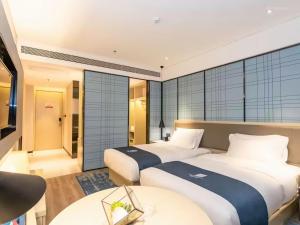 Yishang Hotel Yulin Rongxian Rongzhou Commercial Plaza Branch客房内的一张或多张床位
