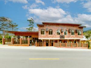 ボケテにあるHotel La Casa de la Abuelaの通路側レンガ造り
