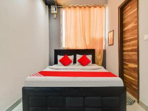 Postel nebo postele na pokoji v ubytování Hotel O Iris Lite