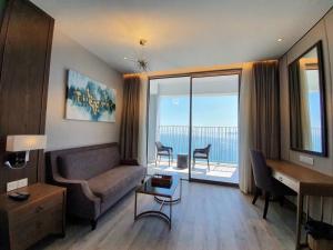 Panorama Beach Pearl Nha Trang Residences的休息区