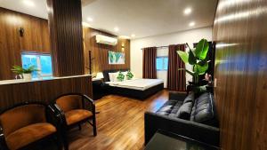 Giường trong phòng chung tại Rosa May Hotel