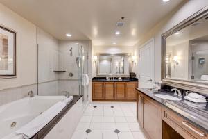 a large bathroom with a tub and a sink at Signature MGM 1 Bedroom Penthouse Suite in Las Vegas +46 photos