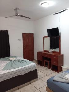 Postel nebo postele na pokoji v ubytování Hotel Colonos Los Cabos