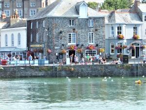 Výhled na řeku, která protéká v blízkosti prázdninového domu