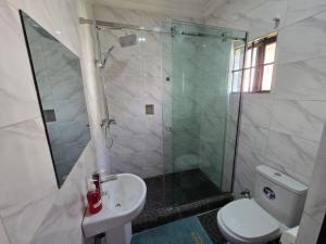 Koupelna v ubytování Crasto Suites