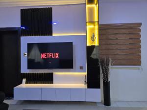 TV a/nebo společenská místnost v ubytování Crasto Suites