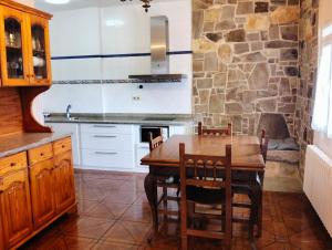 Η κουζίνα ή μικρή κουζίνα στο Refugio de Barbanza