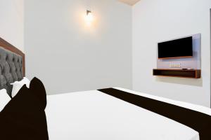 TV a/nebo společenská místnost v ubytování Hotel O ADVENT HOTEL
